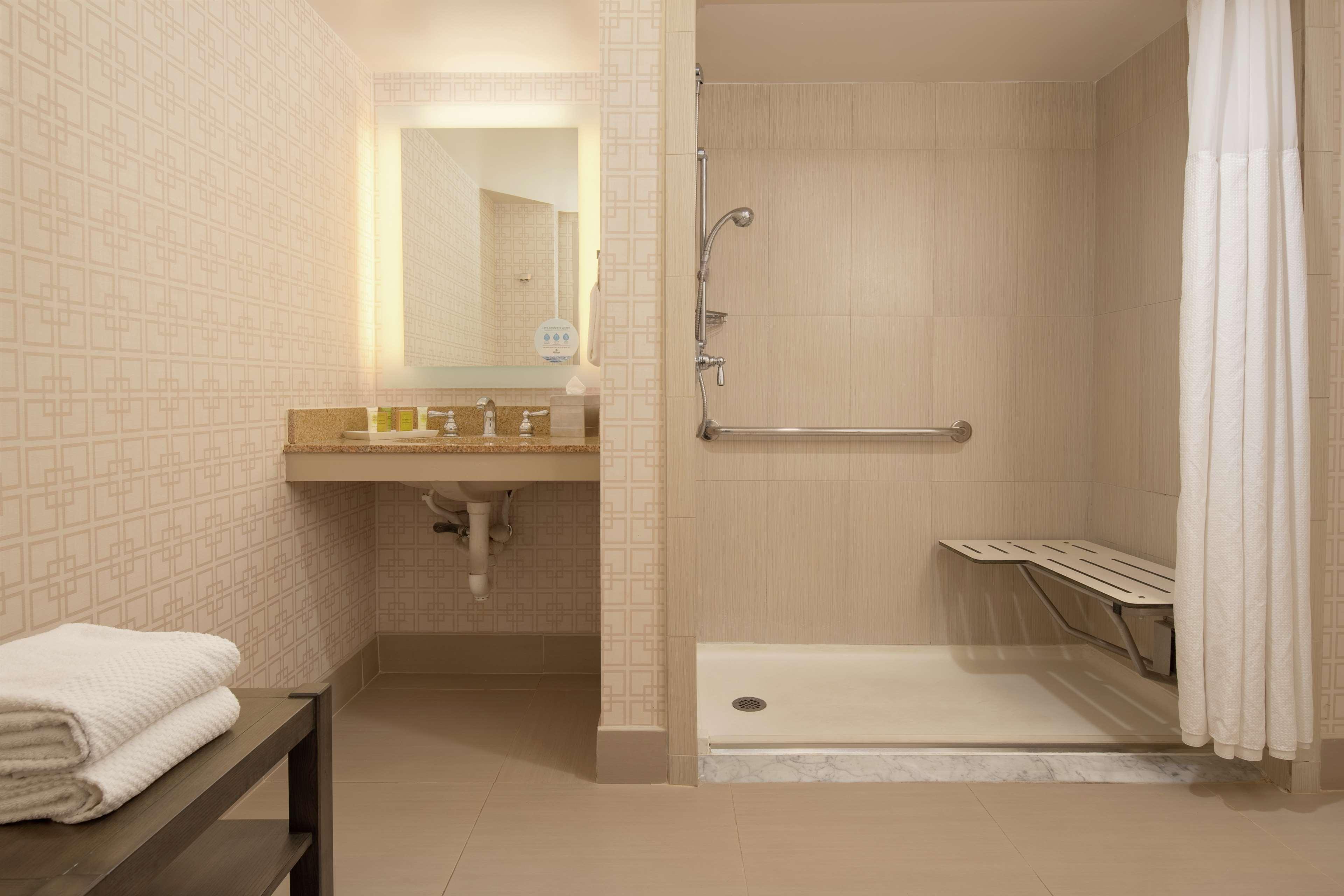 Hilton Garden Inn San Diego Del Mar Exterior photo